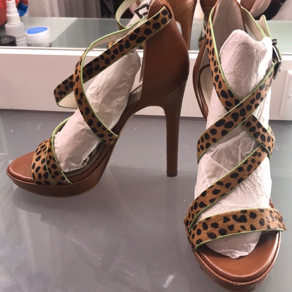 BCBG ENERATION HEELS - Picture 2 of 8